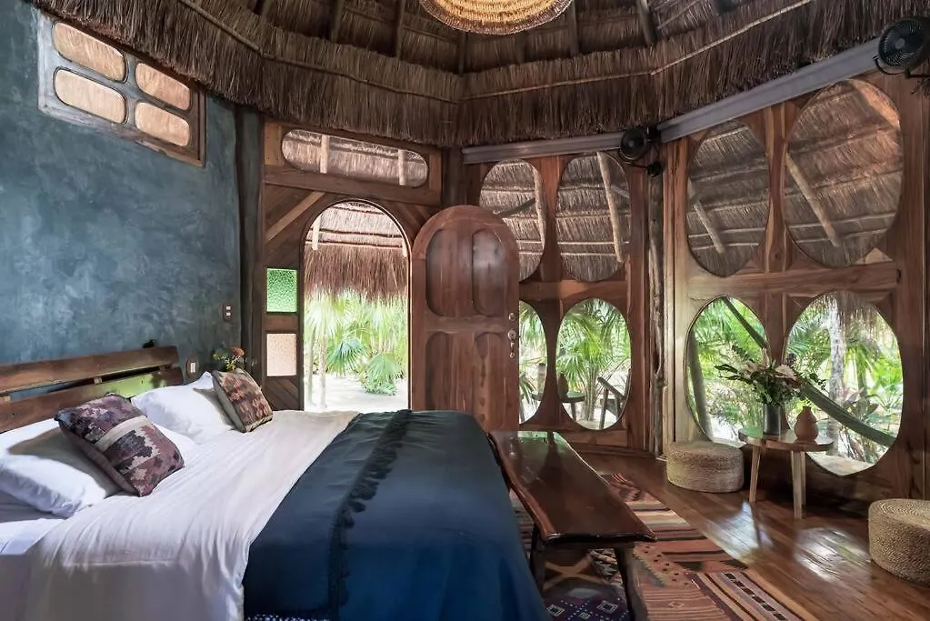 Stunning Jungle Treehouse With Lakefront & Beachside Tulum