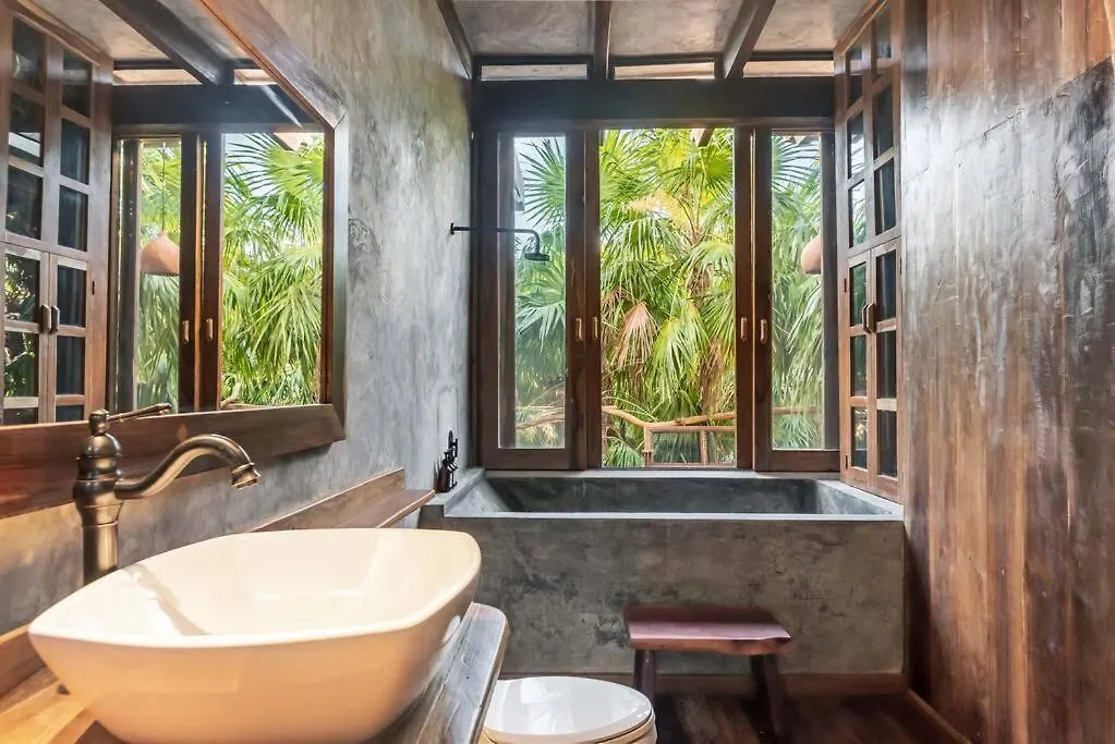 Stunning Jungle Treehouse With Lakefront & Beachside Tulum Holiday home