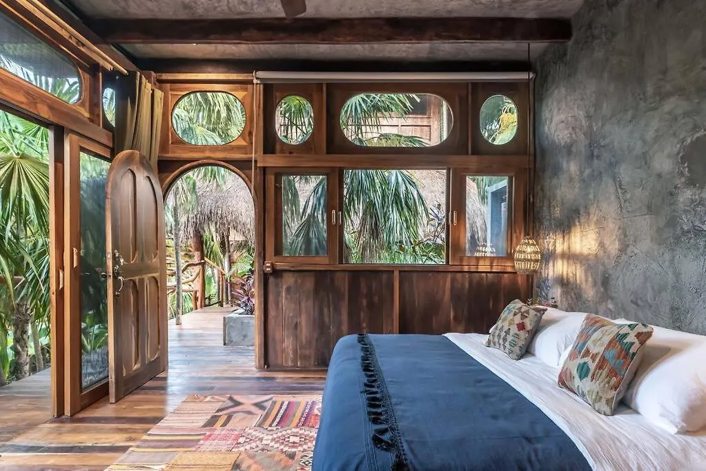 Stunning Jungle Treehouse With Lakefront & Beachside Tulum